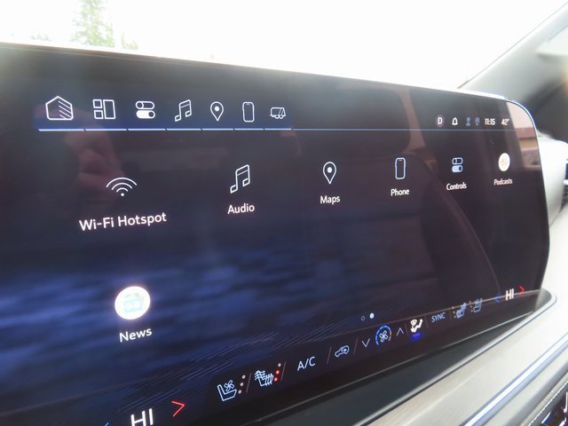 Certified 2025 Chevrolet Suburban Premier image 20