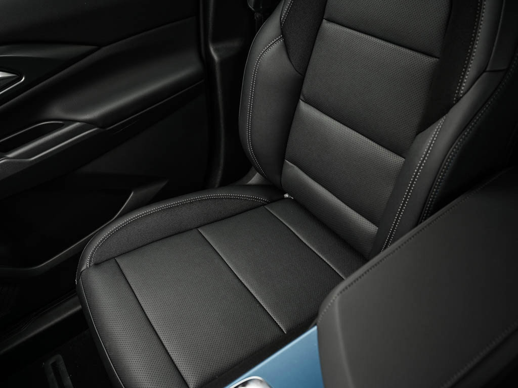 New 2026 Chevrolet Equinox EV LT image 25