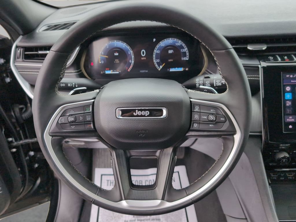 Used 2025 Jeep Grand Cherokee Laredo w/ Luxury Tech Group I image 24