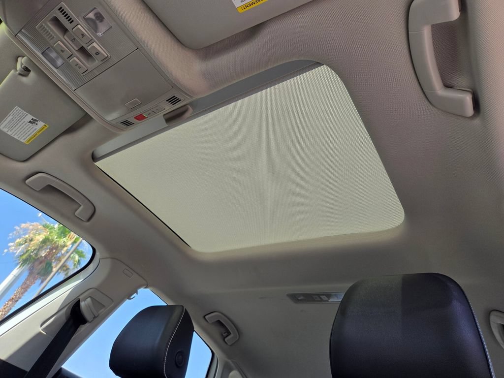Used 2024 Volkswagen Jetta SE w/ Panoramic Sunroof Package FWD image 11