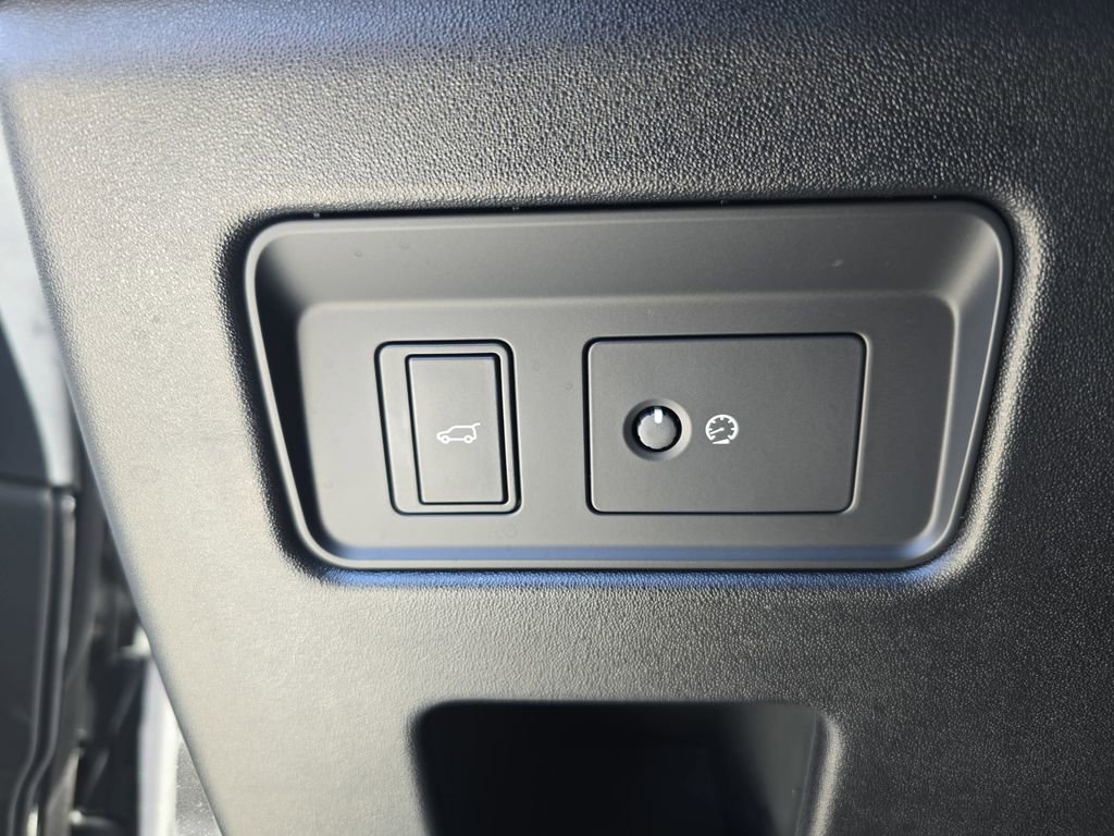 Used 2025 Land Rover Discovery Dynamic SE image 28