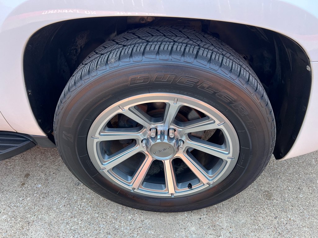 Used 2012 Chevrolet Suburban LT w/ Texas Edition RWD image 26