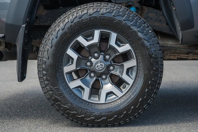 Used 2018 Toyota Tacoma TRD Off-Road w/ Four Season Floor Mat Package AWD/4WD image 19