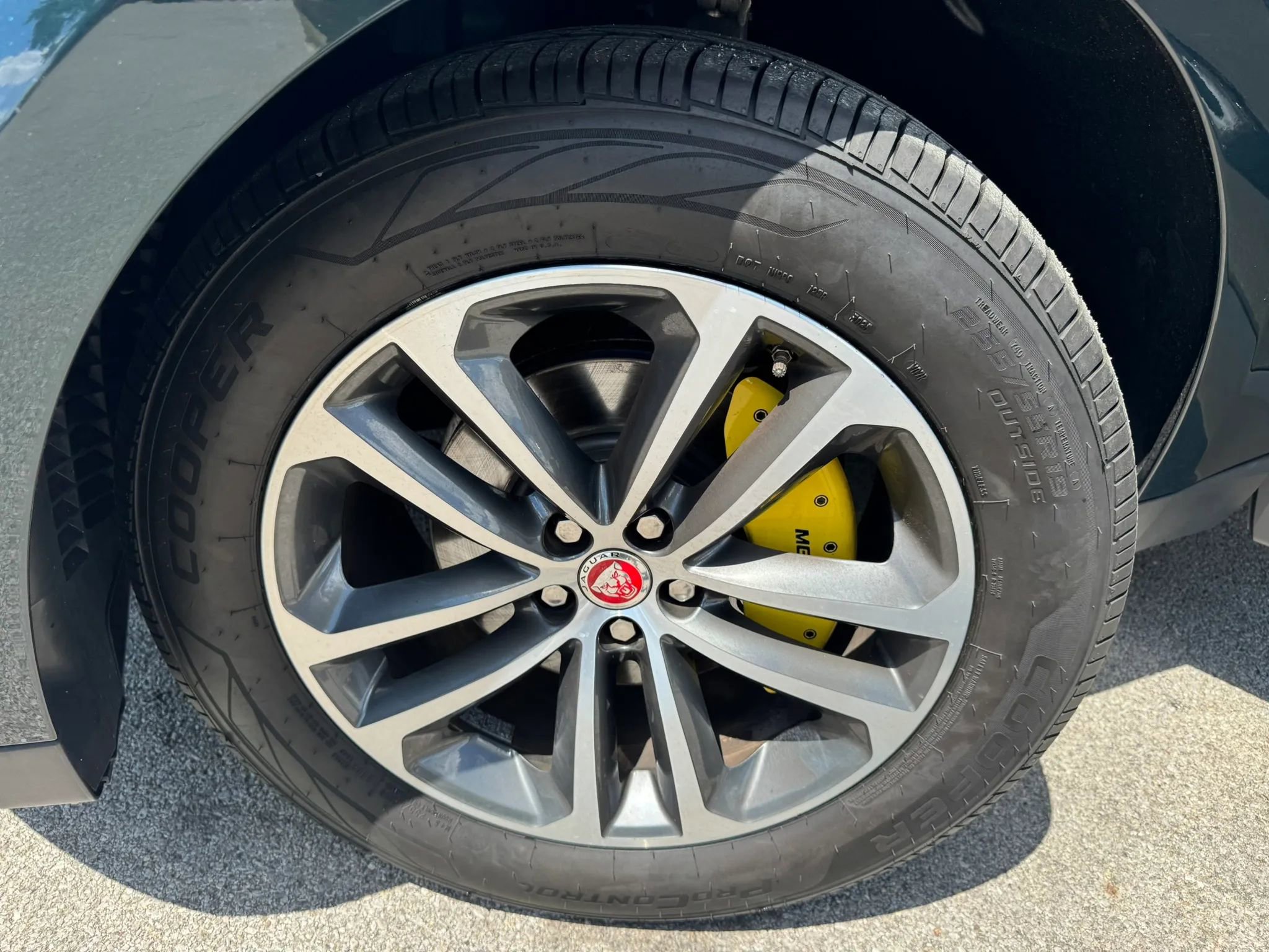 Used 2018 Jaguar F-PACE Premium AWD/4WD image 29