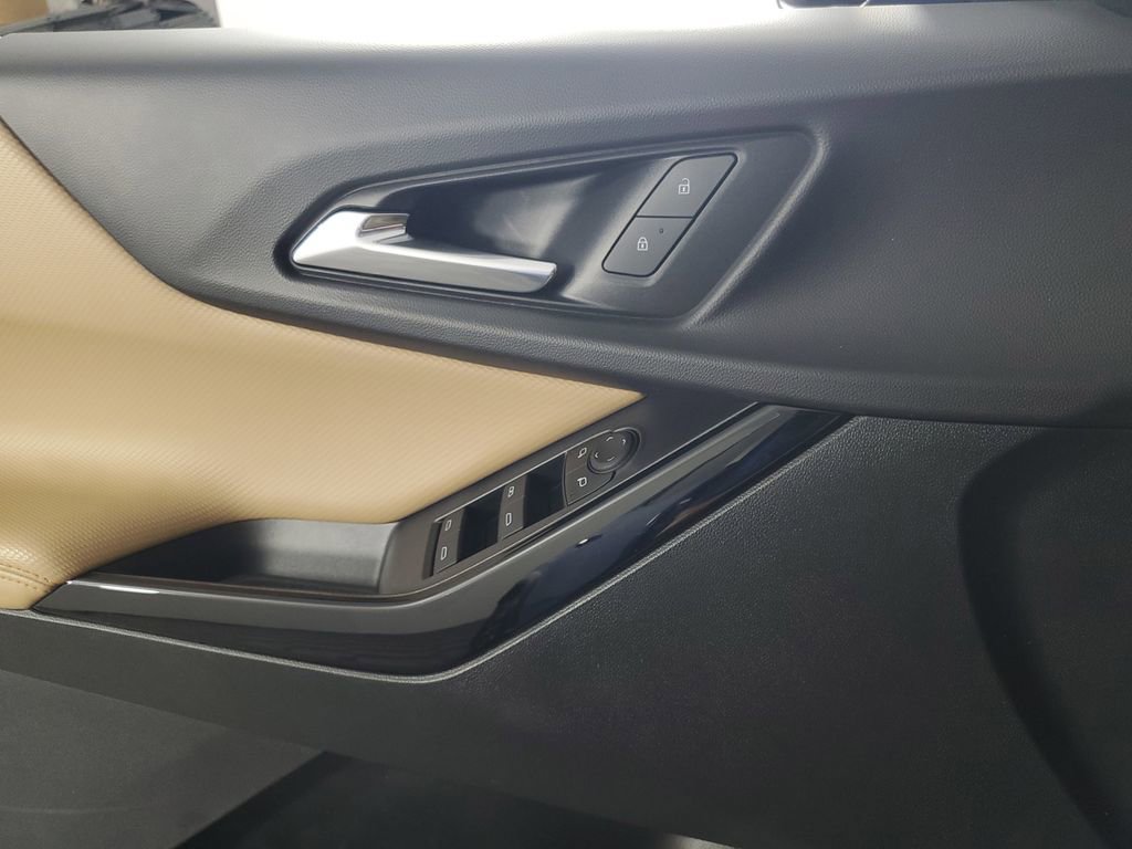 Used 2025 Chevrolet Equinox ACTIV w/ Safety and Technology Package image 29