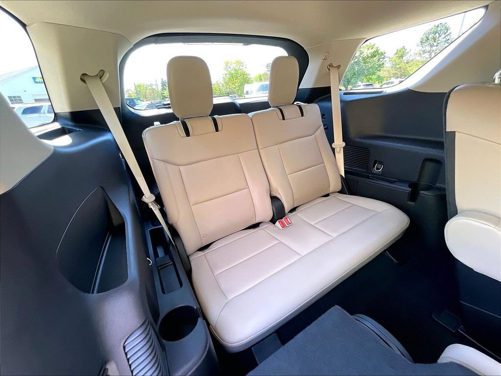 Used 2022 Ford Explorer XLT AWD/4WD image 17