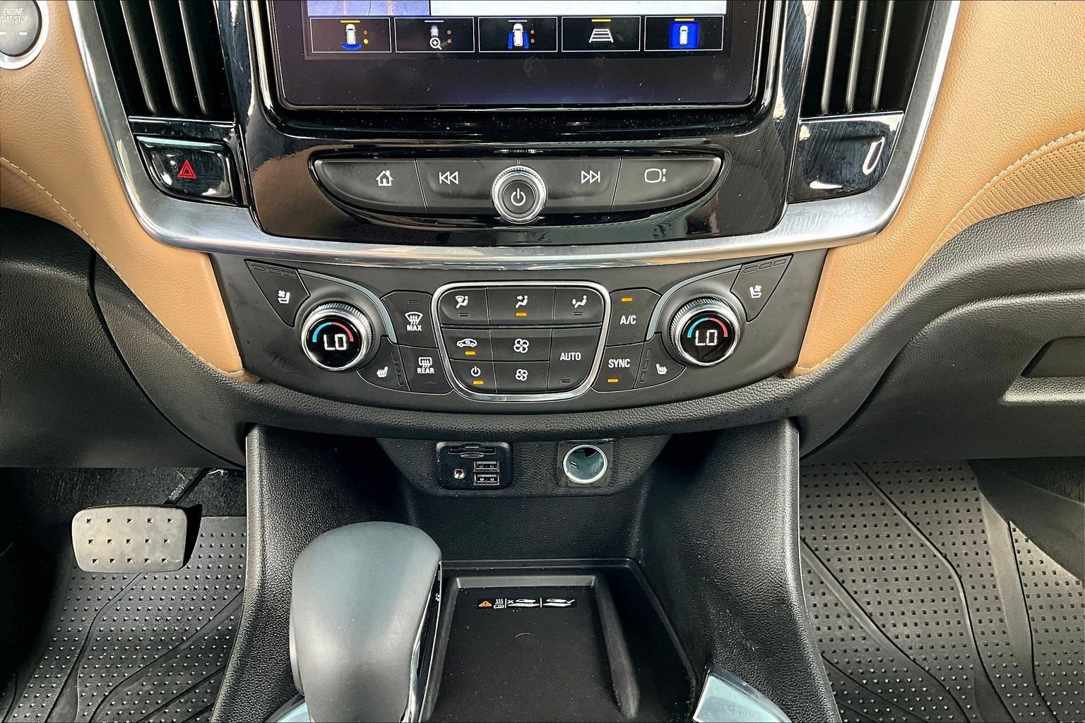 Used 2023 Chevrolet Traverse Premier image 23