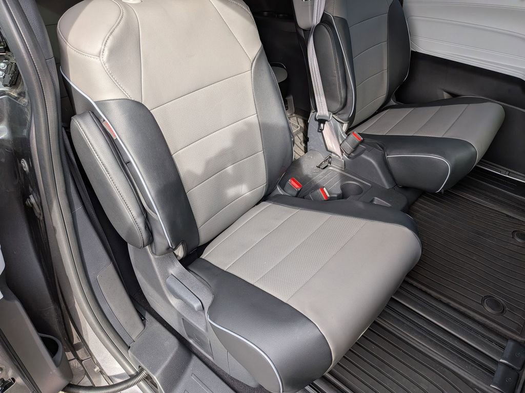 Used 2025 Toyota Sienna LE w/ LE Plus Package image 28