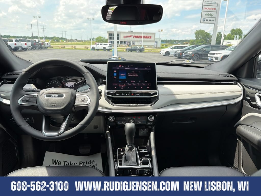 Used 2025 Jeep Compass Limited AWD/4WD image 12