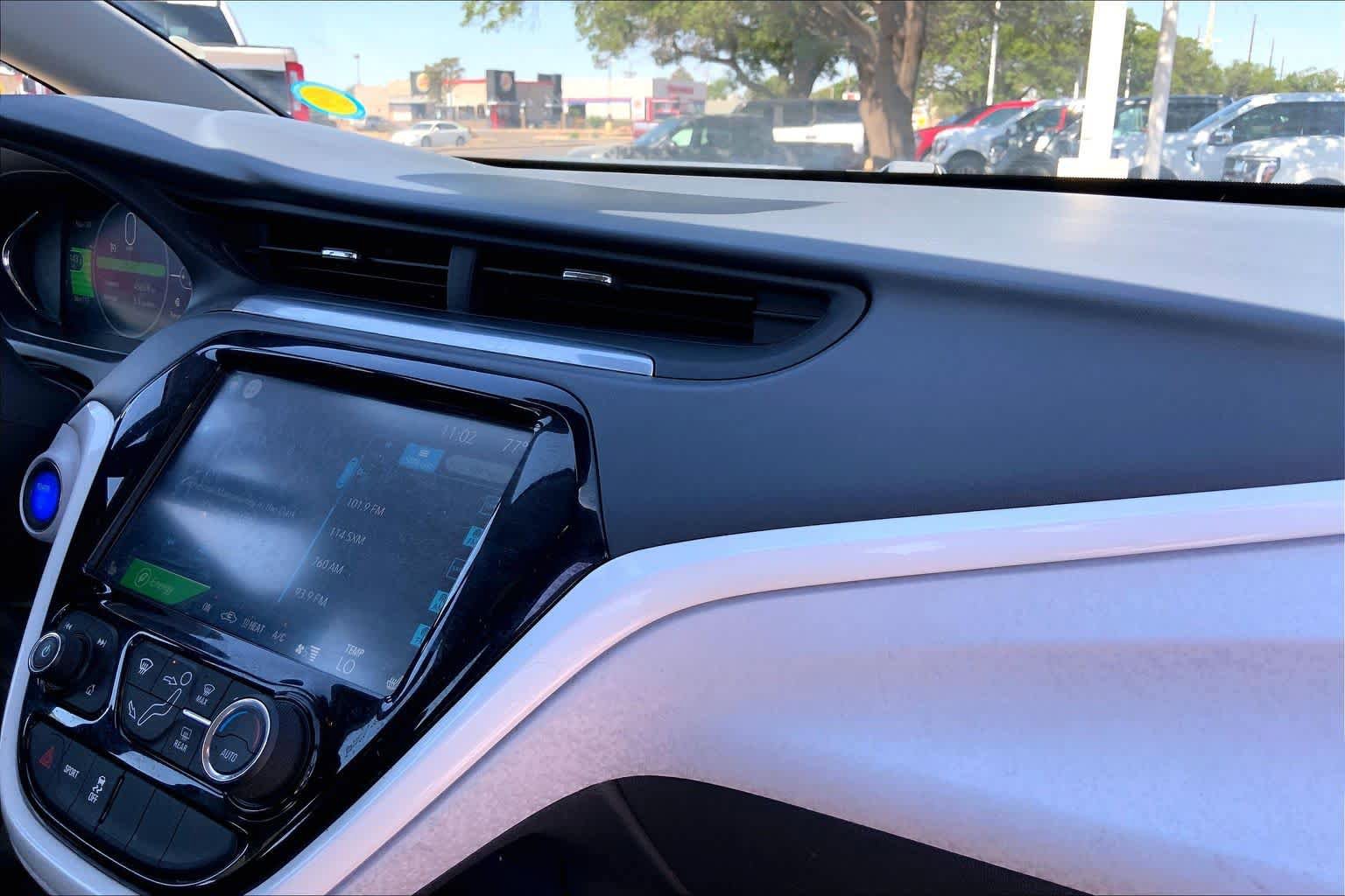 Used 2019 Chevrolet Bolt Premier w/ Infotainment Package FWD image 17