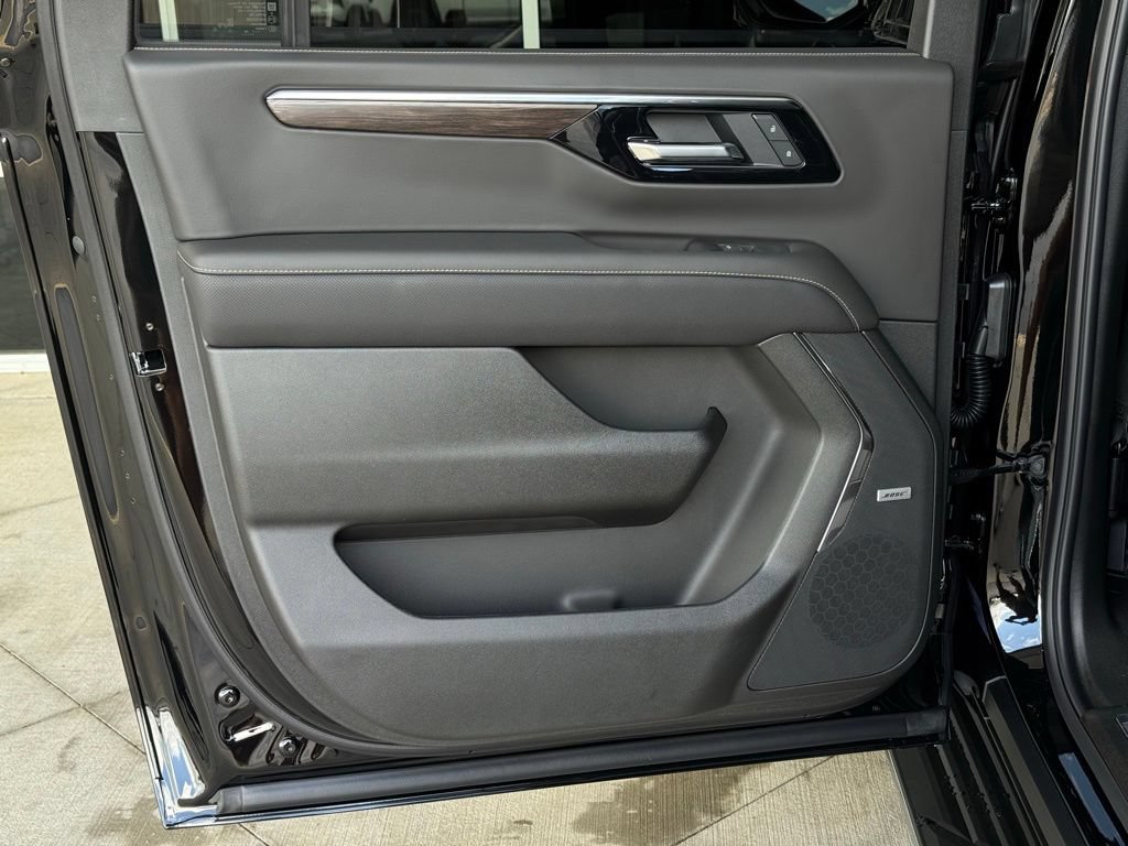 New 2026 Chevrolet Suburban Premier w/ Sun And Tow Package AWD/4WD image 22