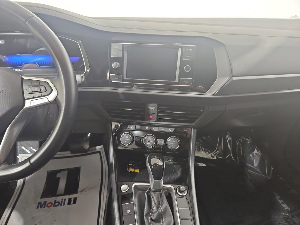 Certified 2023 Volkswagen Jetta SE FWD image 17