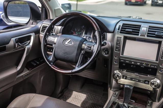 Used 2018 Lexus GX 460 Premium AWD/4WD image 37