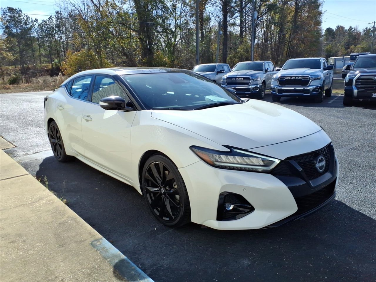 Used 2023 Nissan Maxima SR w/ Sport Mat Group image 3