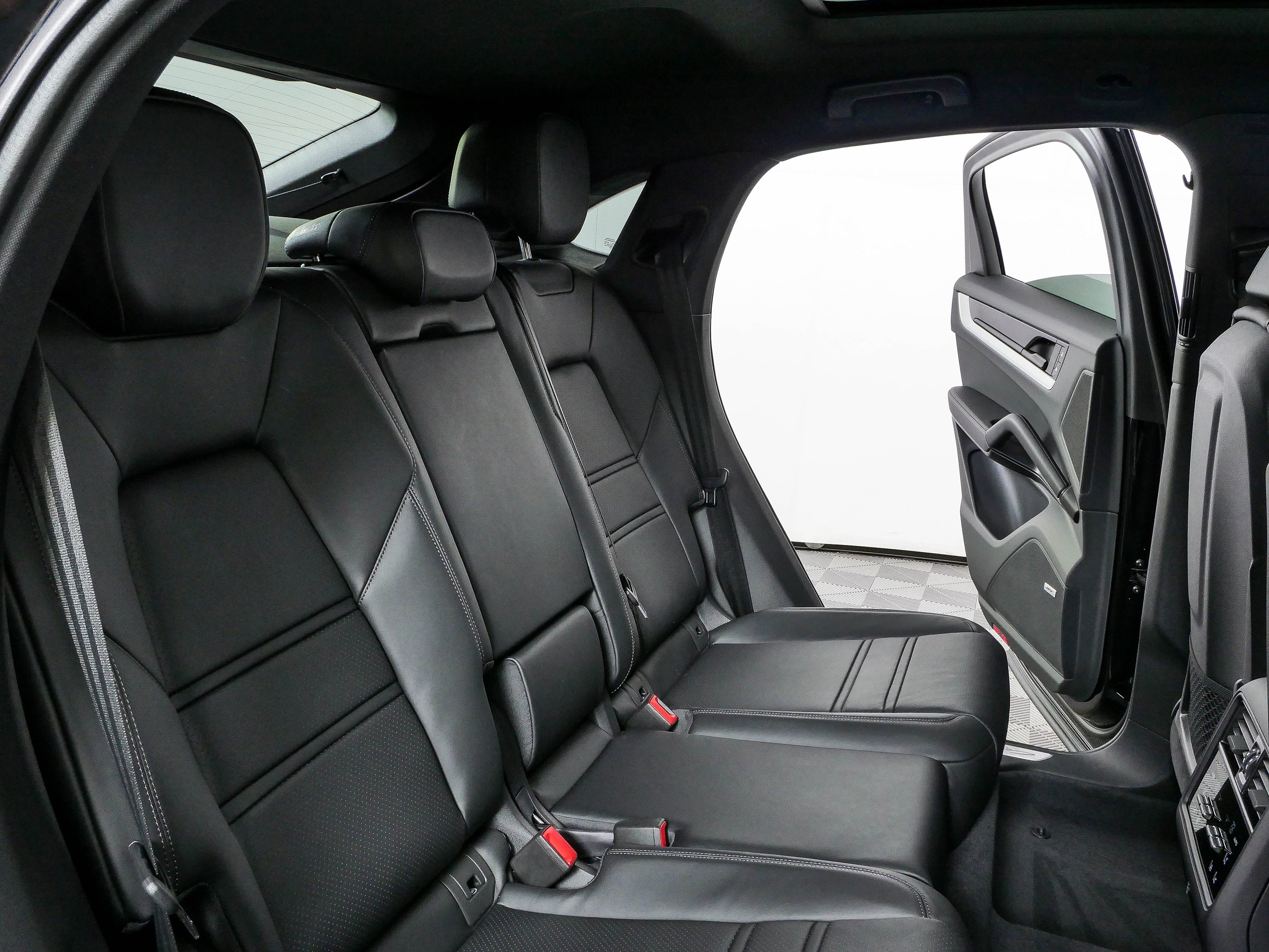 New 2026 Porsche Cayenne Coupe AWD/4WD image 24