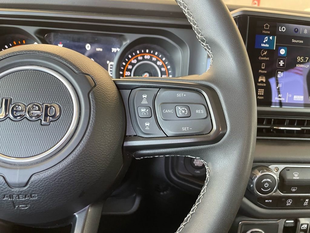 Used 2025 Jeep Wrangler Unlimited Rubicon image 14