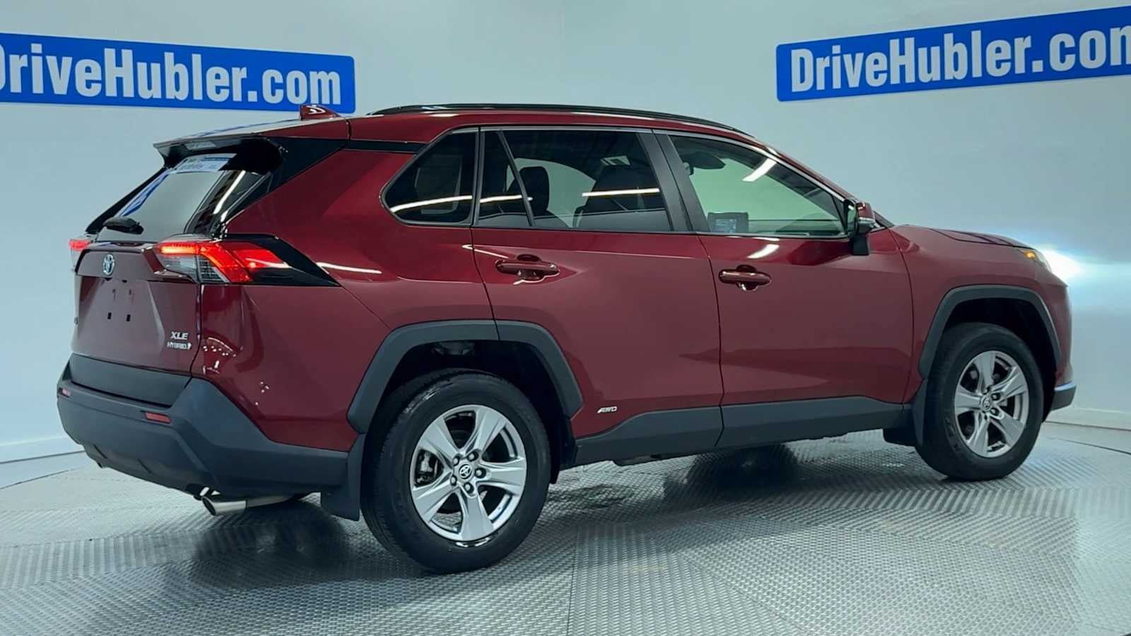 Used 2022 Toyota RAV4 XLE w/ Convenience Package AWD/4WD image 8