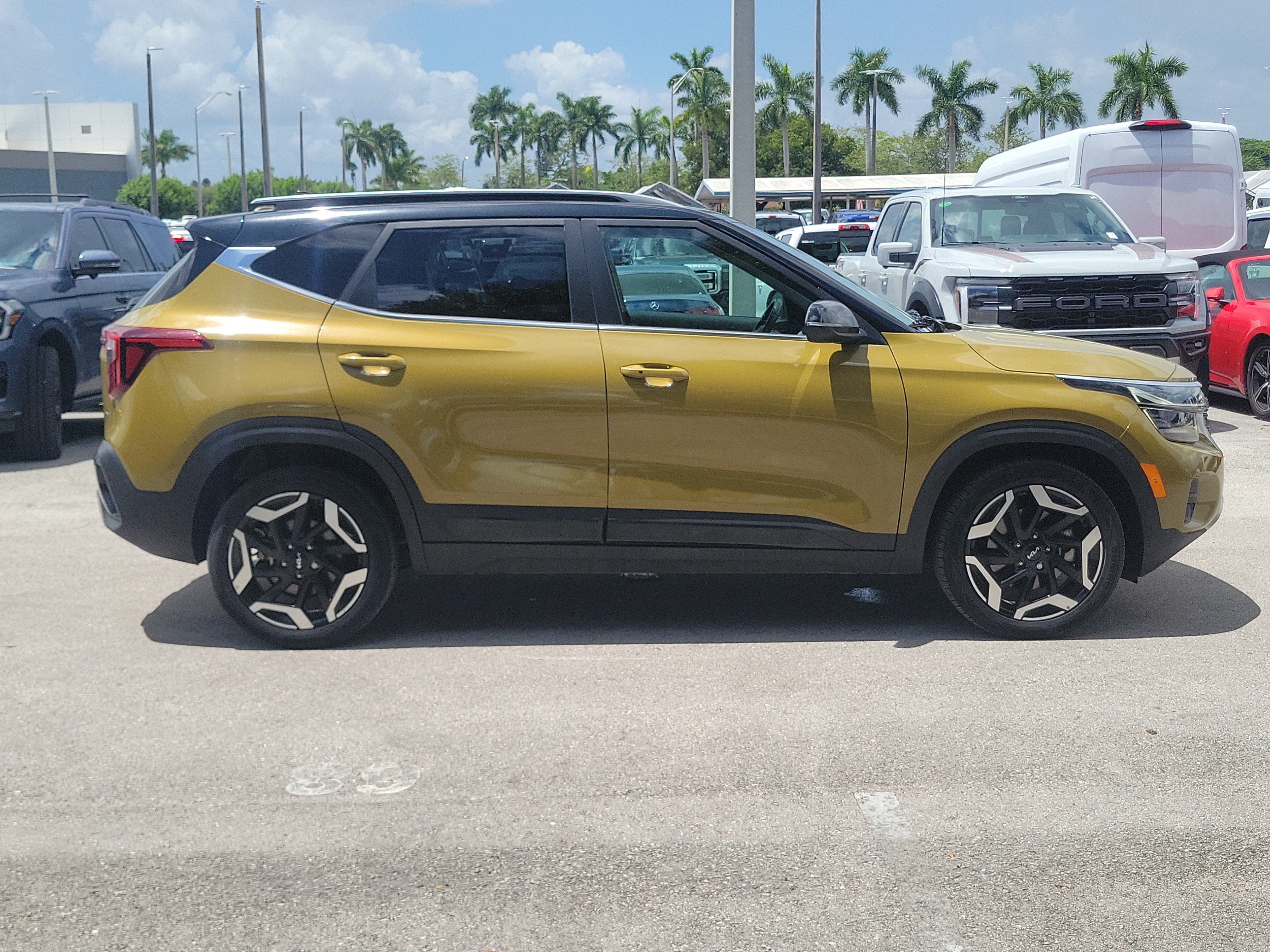 Used 2024 Kia Seltos SX AWD/4WD image 4