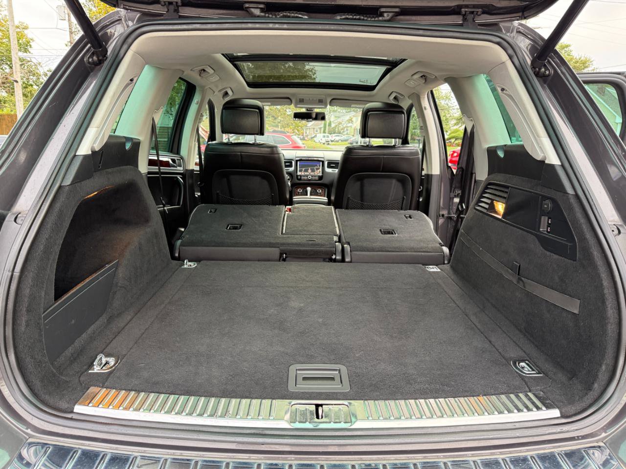 Used 2012 Volkswagen Touareg VR6 AWD/4WD image 38