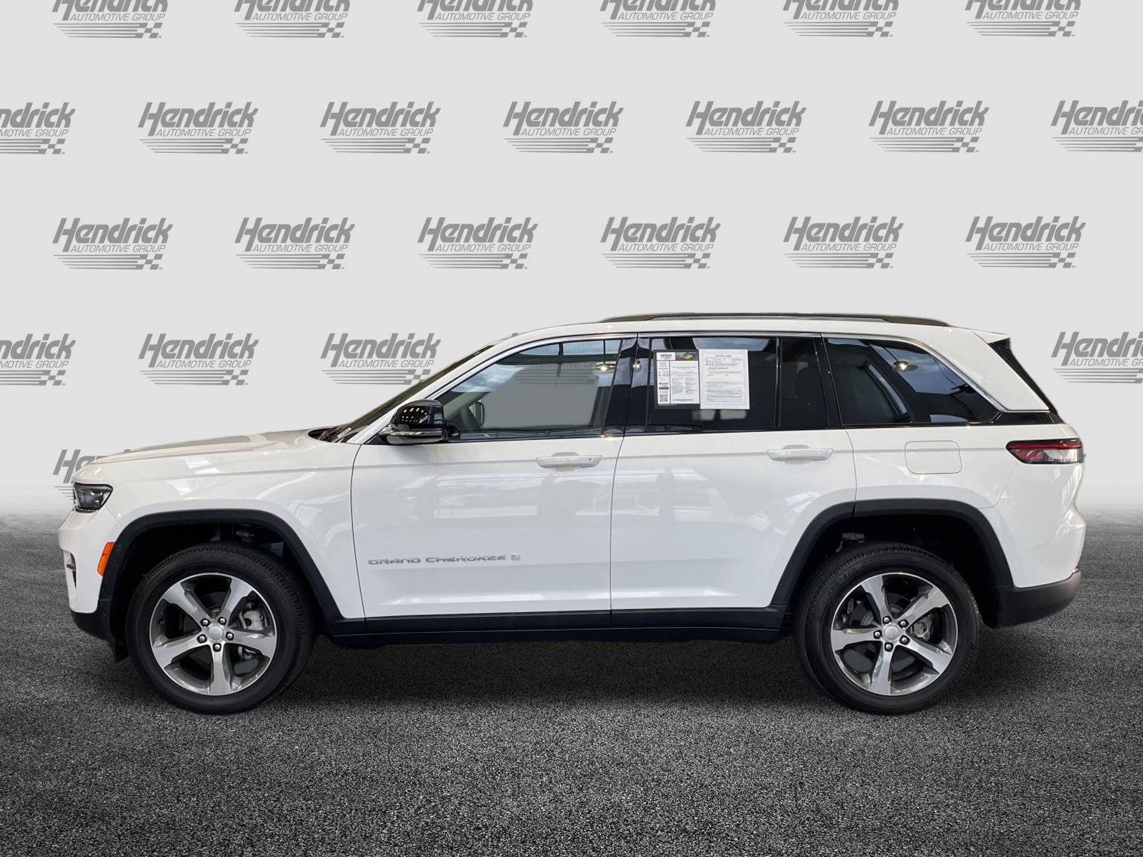 Used 2023 Jeep Grand Cherokee Limited AWD/4WD image 7