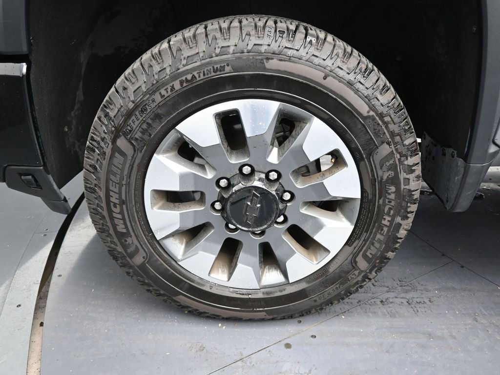 Used 2024 Chevrolet Silverado 2500 Custom w/ Custom Value Package image 9