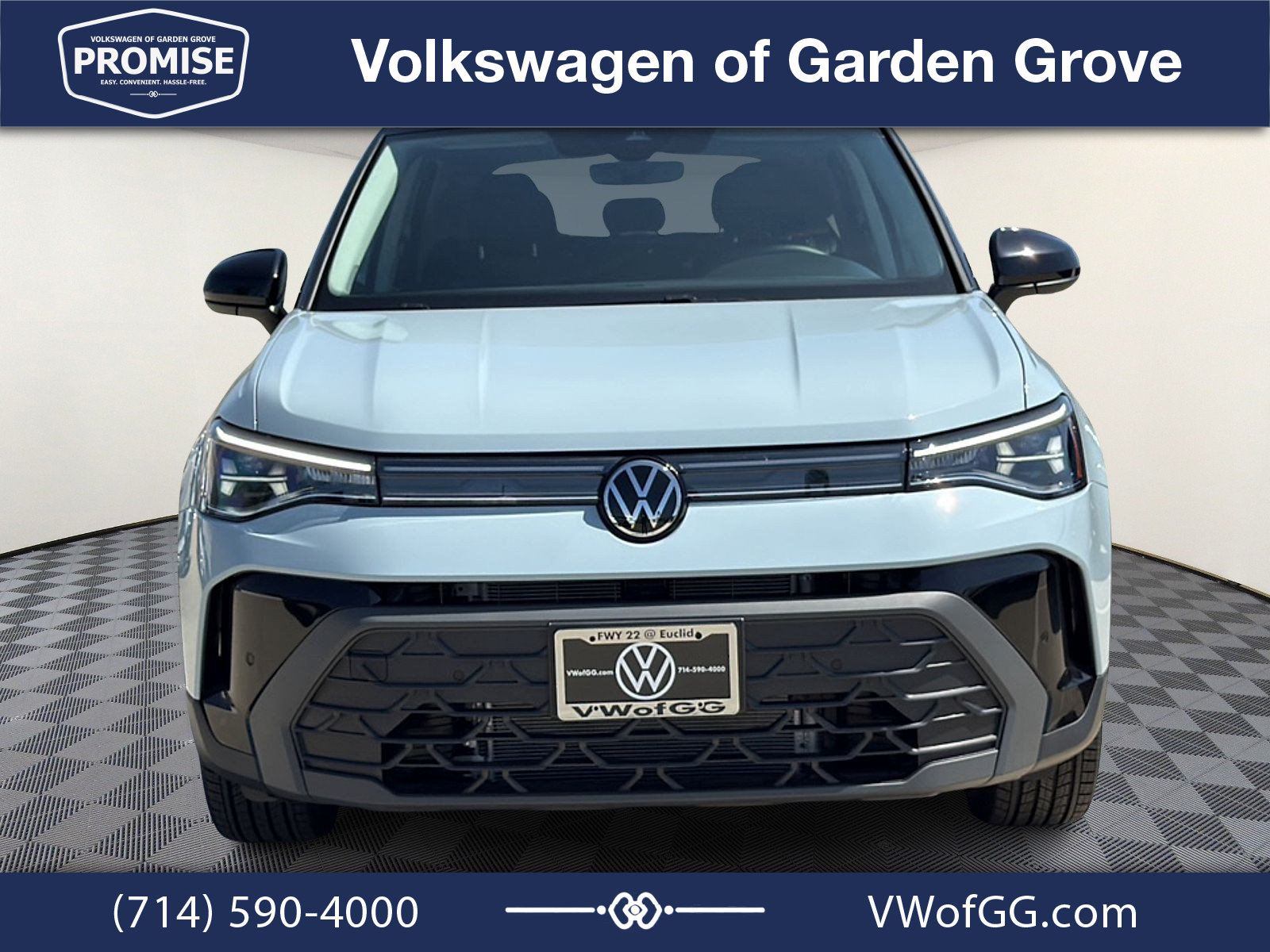 New 2027 Volkswagen Taos SE FWD image 3