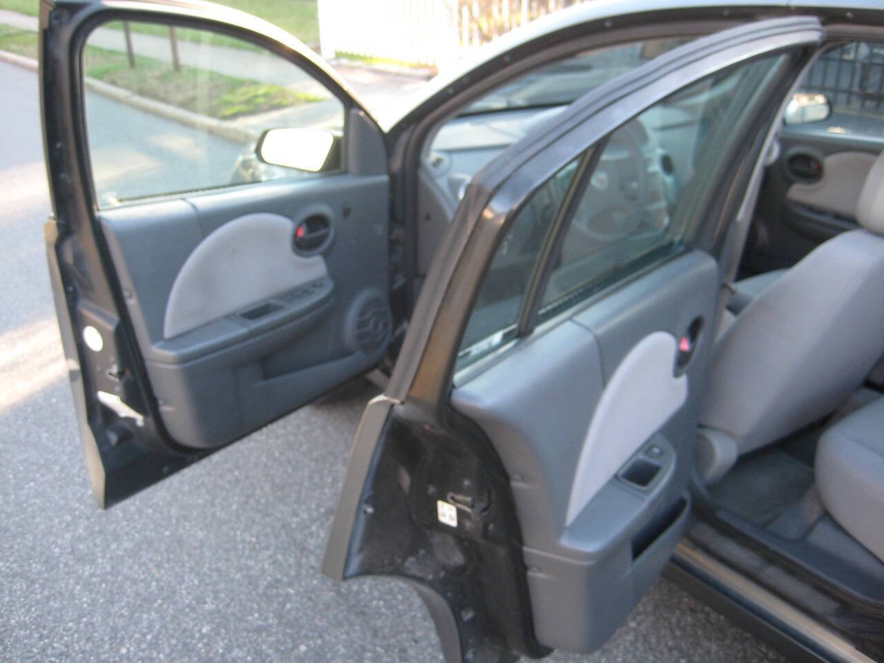 Used 2005 Saturn ION Level 2 w/ Power Pkg FWD image 9
