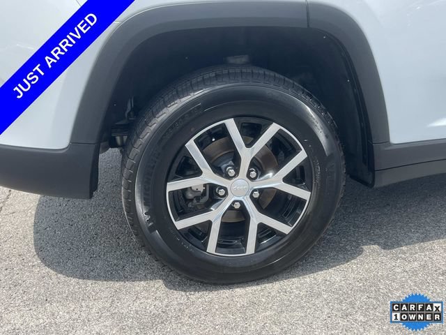 Certified 2025 Jeep Grand Cherokee Limited w/ Trailer Tow Package AWD/4WD image 12