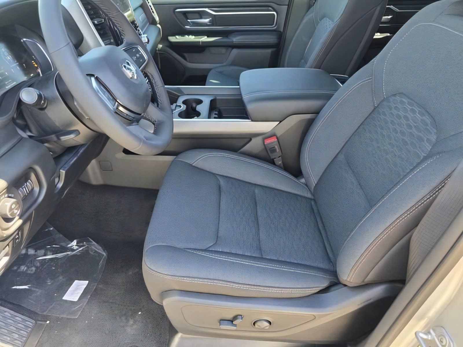 New 2026 RAM 1500 4x4 Crew Cab image 15
