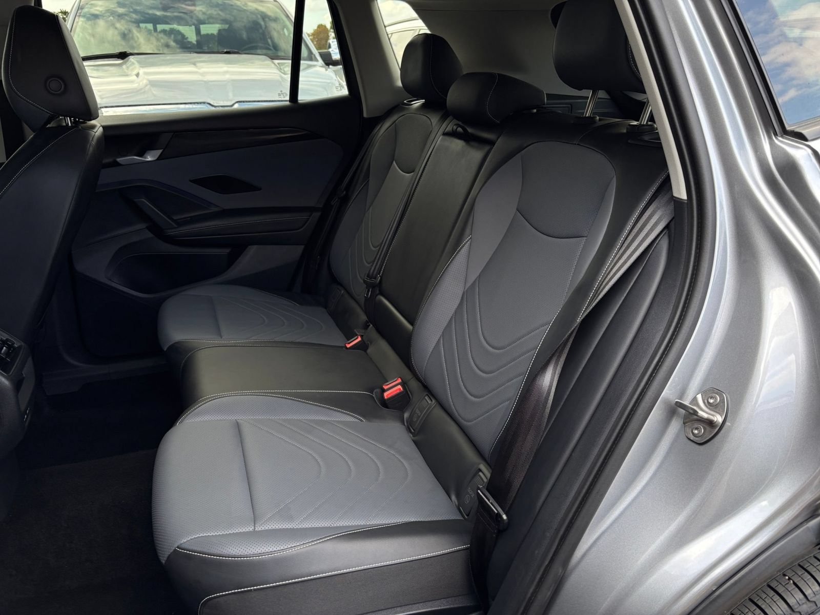 Used 2026 Volkswagen Tiguan SE AWD/4WD image 38
