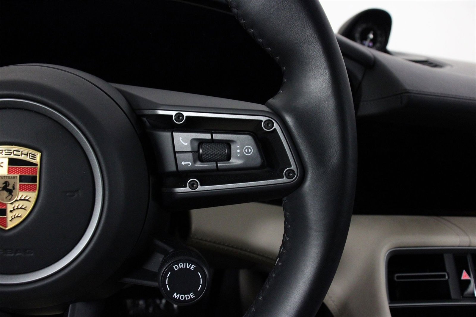 Used 2025 Porsche Taycan image 15