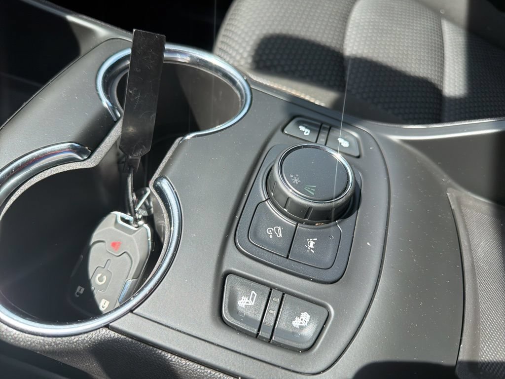 Used 2024 GMC Terrain SLE w/ Driver Convenience Package FWD image 14