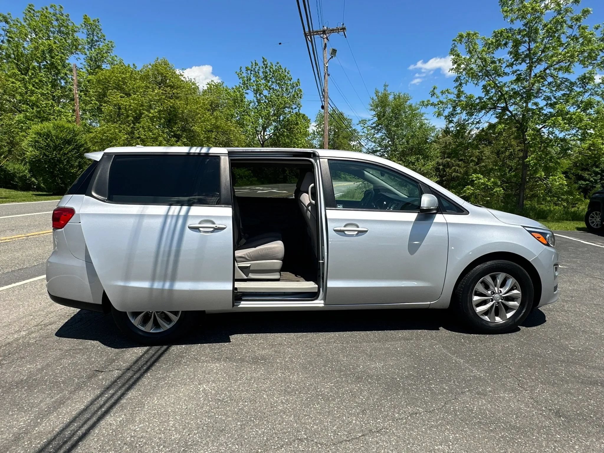 Used 2019 Kia Sedona LX FWD image 40