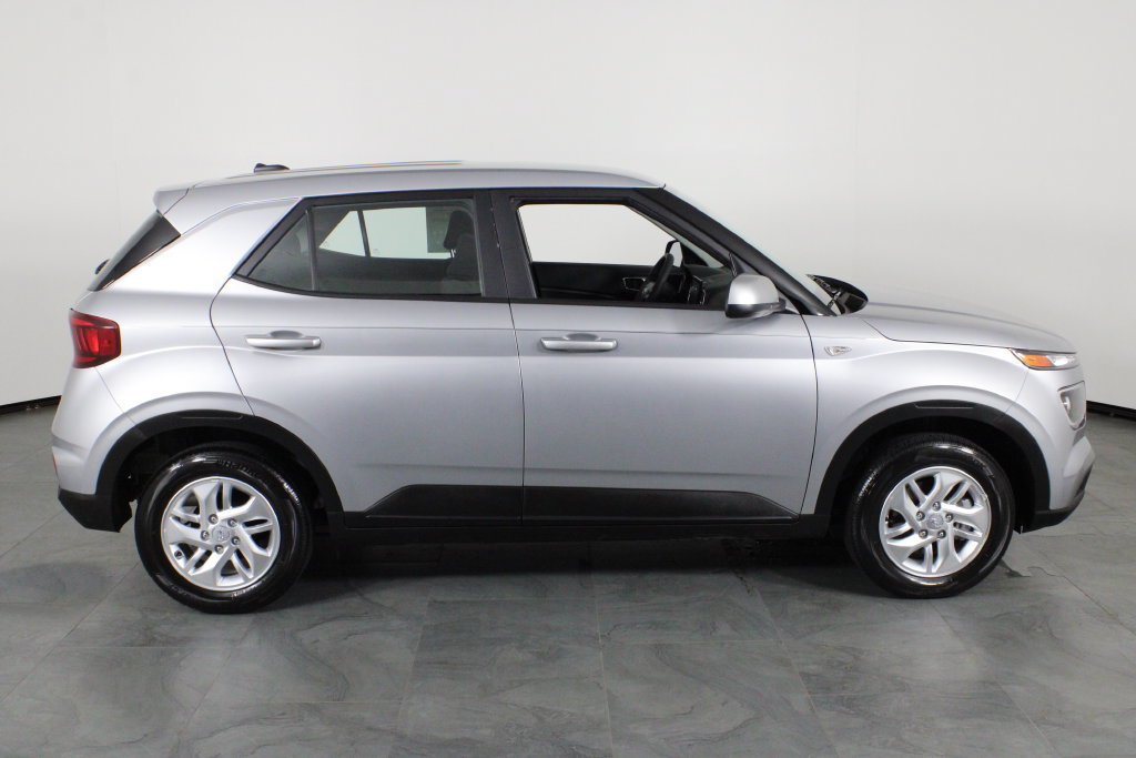 Certified 2026 Hyundai Venue SE FWD image 12