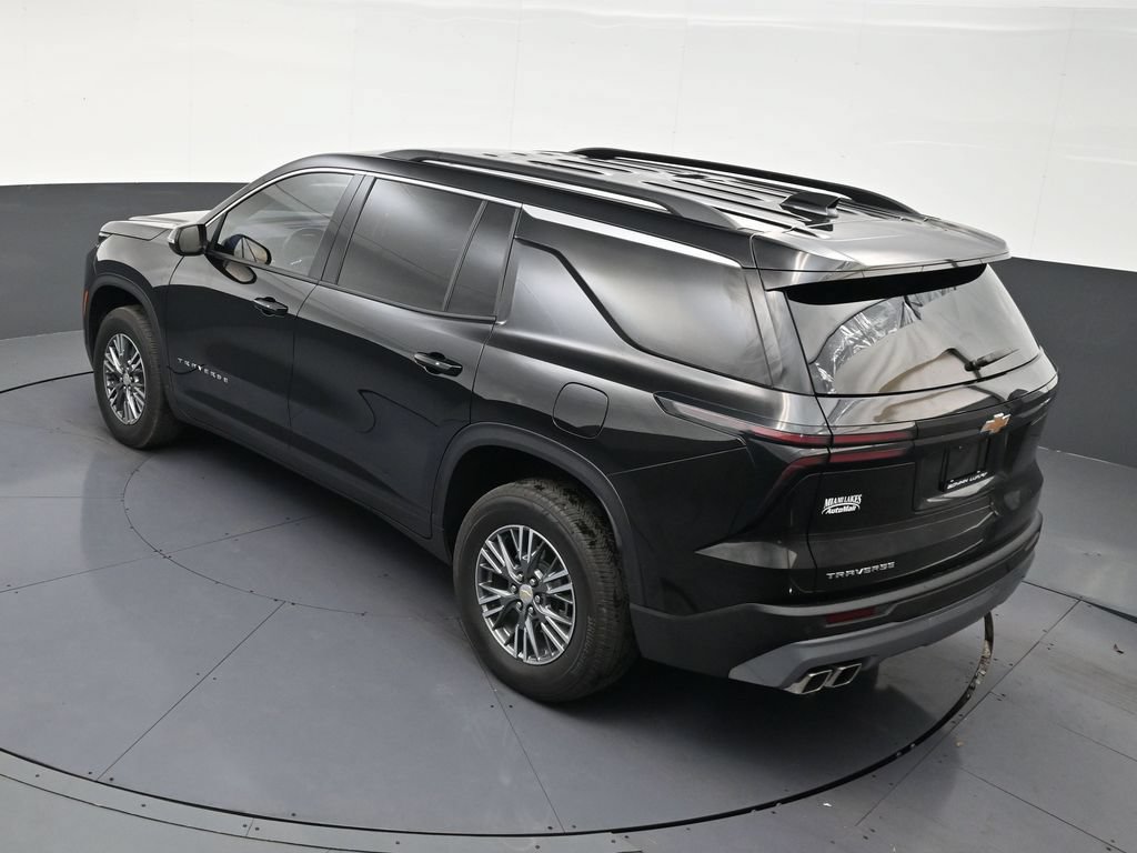 Used 2025 Chevrolet Traverse LT FWD image 11