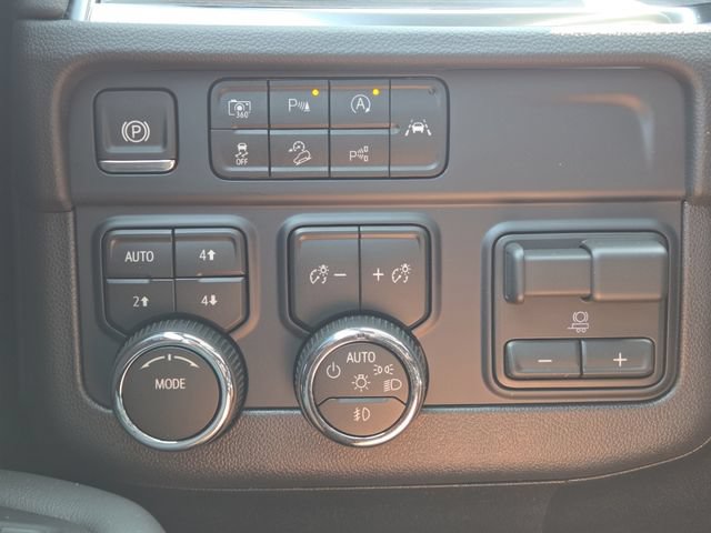 New 2026 Chevrolet Suburban LT w/ Comfort Package AWD/4WD image 29