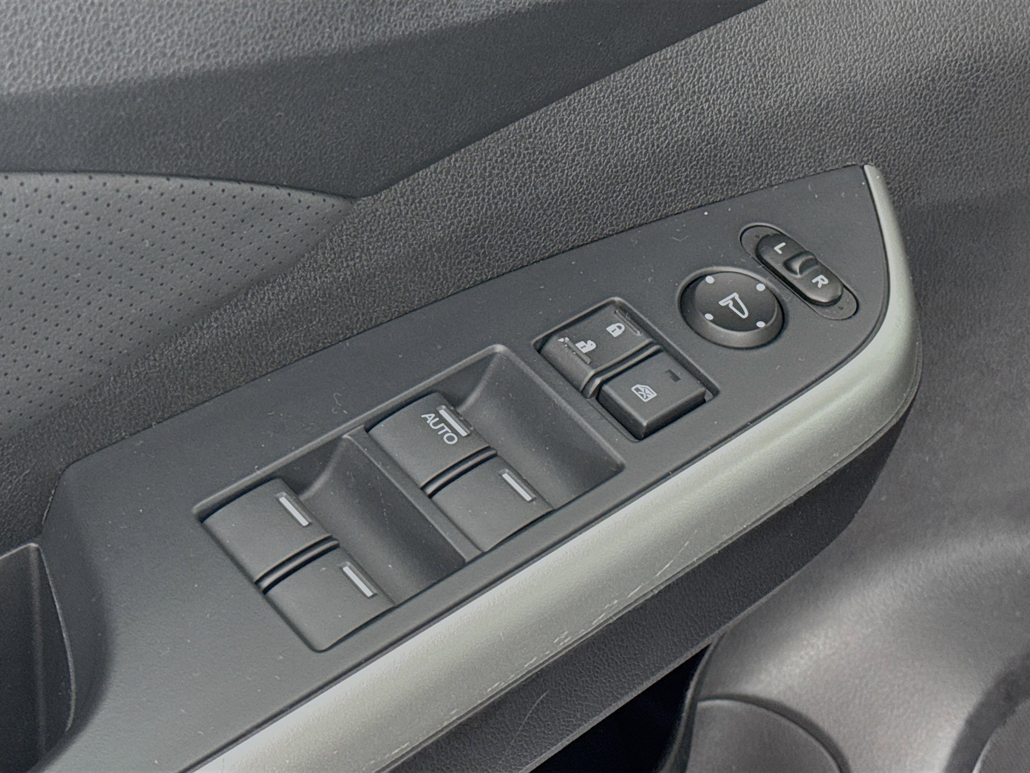 Used 2015 Honda CR-V EX-L image 17