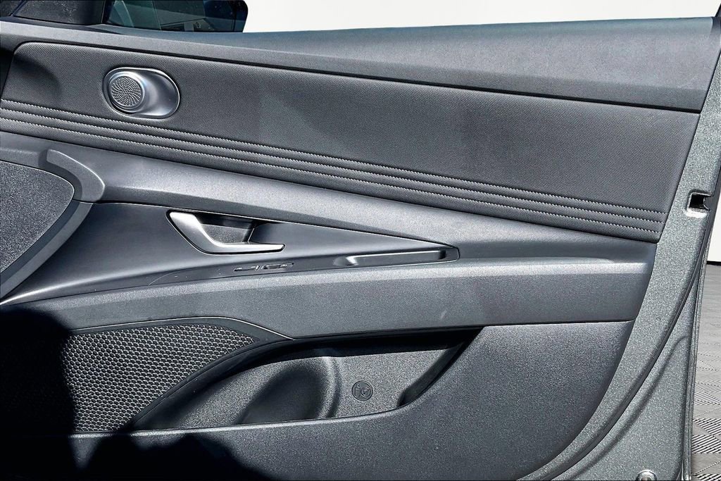 Used 2025 Hyundai Elantra SEL image 24