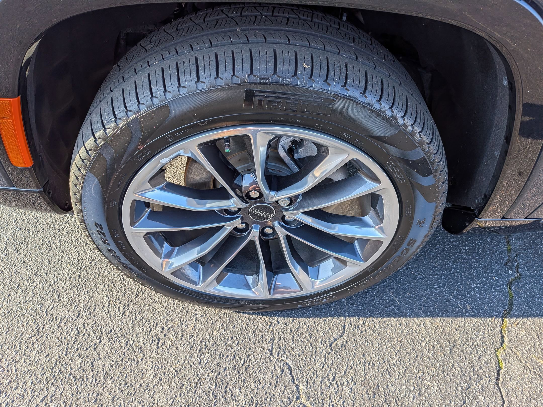 Certified 2025 Jeep Wagoneer Series III w/ Premium Group I image 9