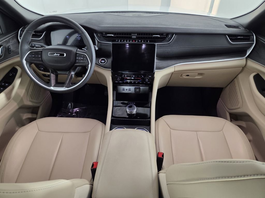 Certified 2025 Jeep Grand Cherokee Limited image 30