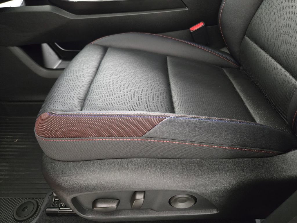 New 2026 Chevrolet Equinox RS w/ Convenience Package III FWD image 25