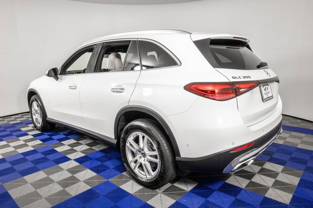 Used 2025 Mercedes-Benz GLC 300 image 8