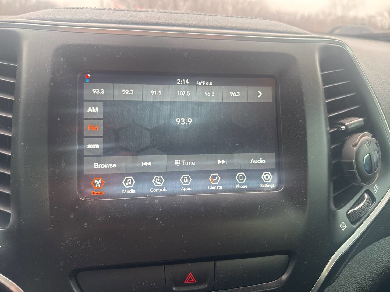 Used 2020 Jeep Cherokee Latitude w/ Cold Weather Group image 29