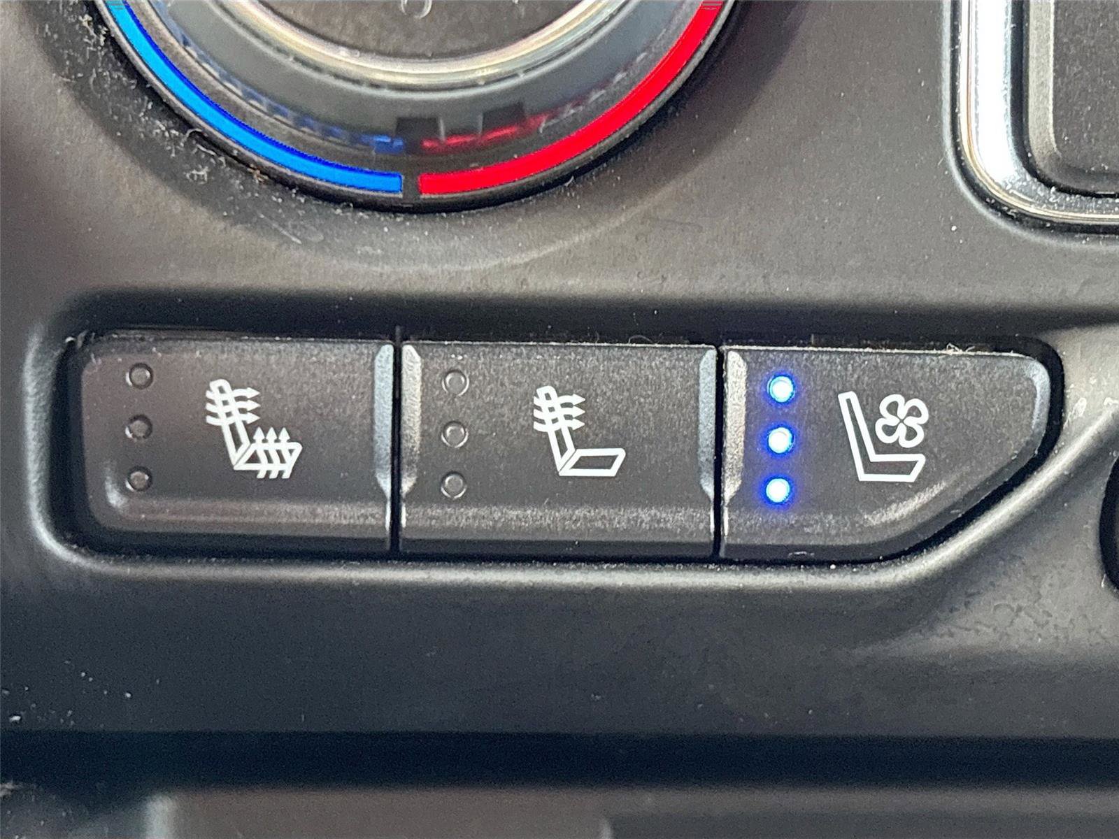 Used 2023 Chevrolet Suburban Premier image 25