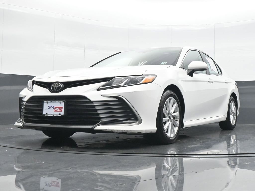 Used 2022 Toyota Camry LE image 16