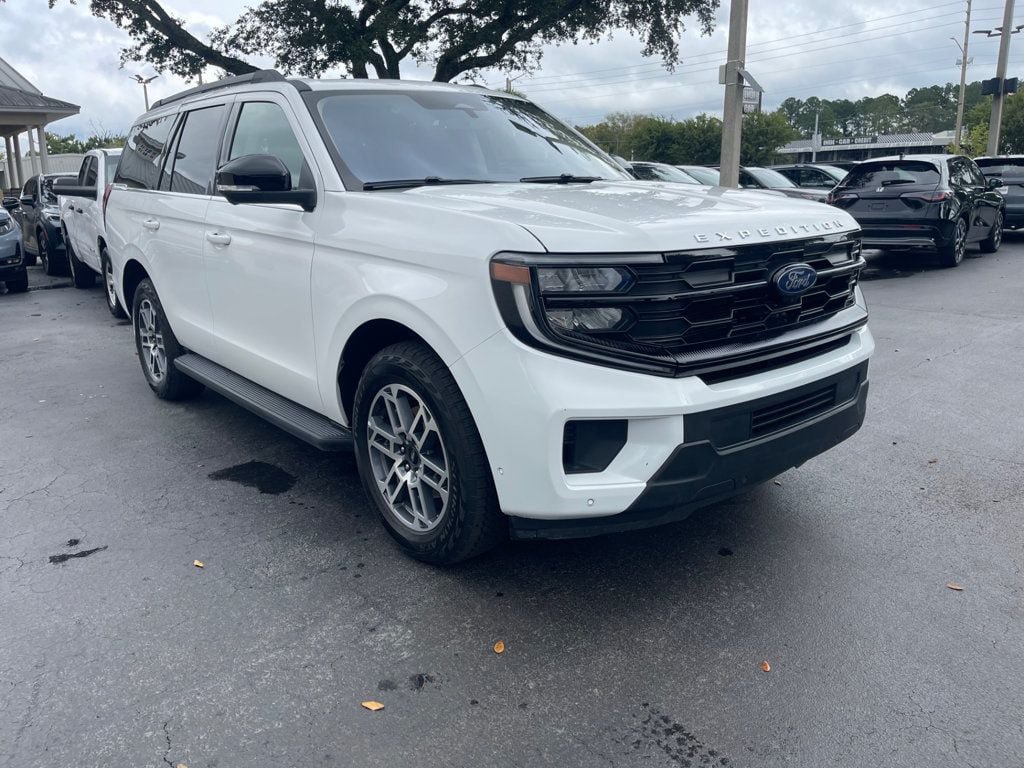 Used 2025 Ford Expedition Active AWD/4WD image 8