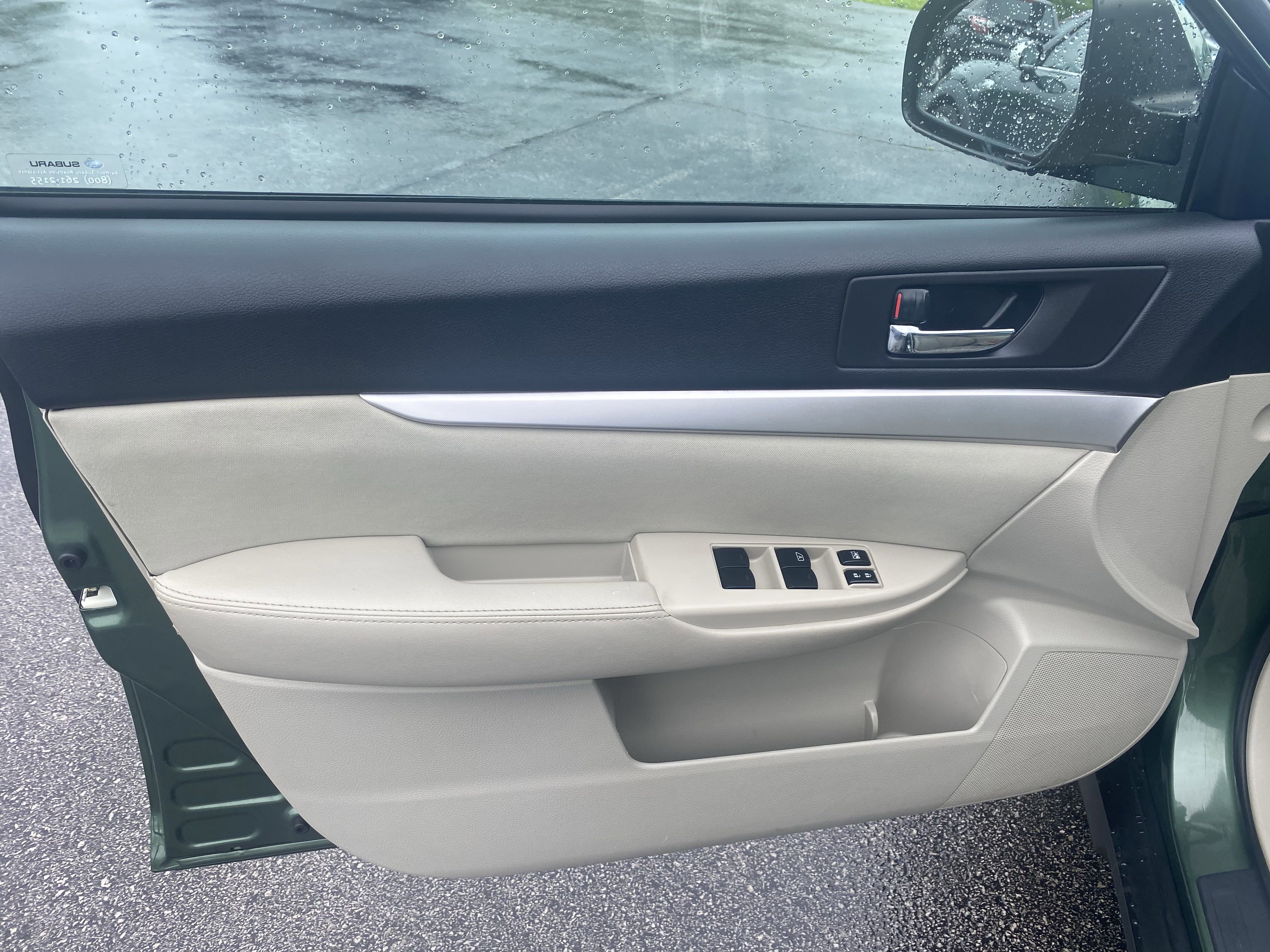 Used 2011 Subaru Outback 2.5i Premium image 9