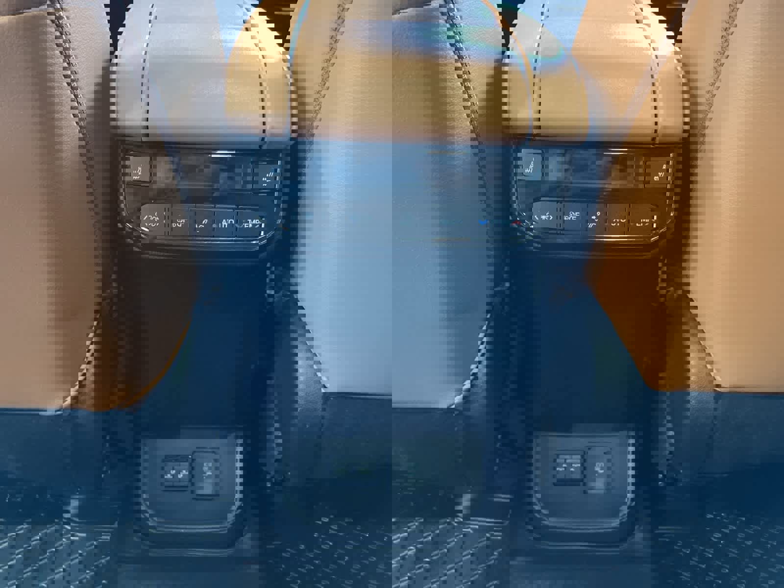 Used 2023 Toyota Highlander L image 28