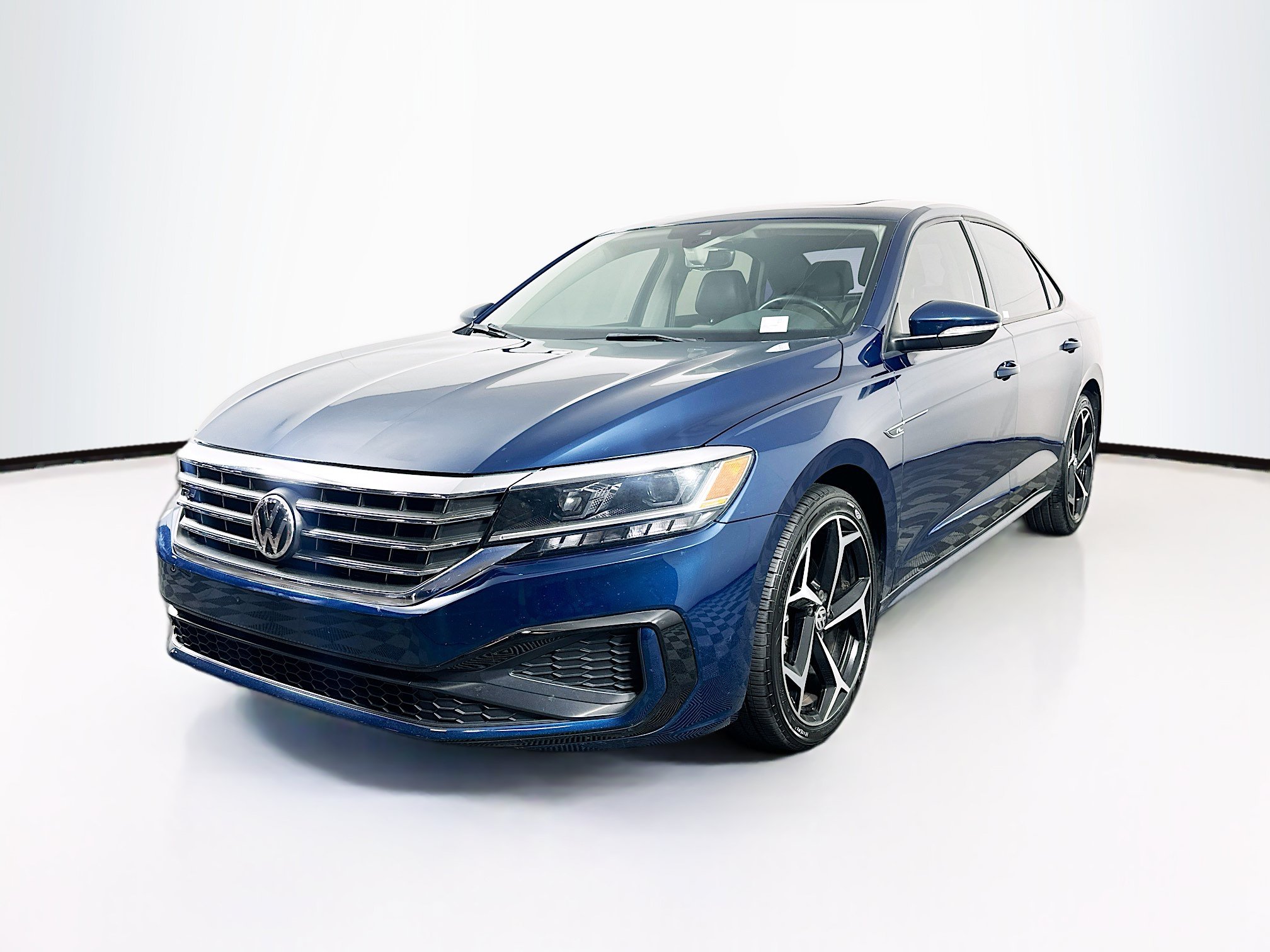 Used 2020 Volkswagen Passat 2.0T R-Line FWD image 3