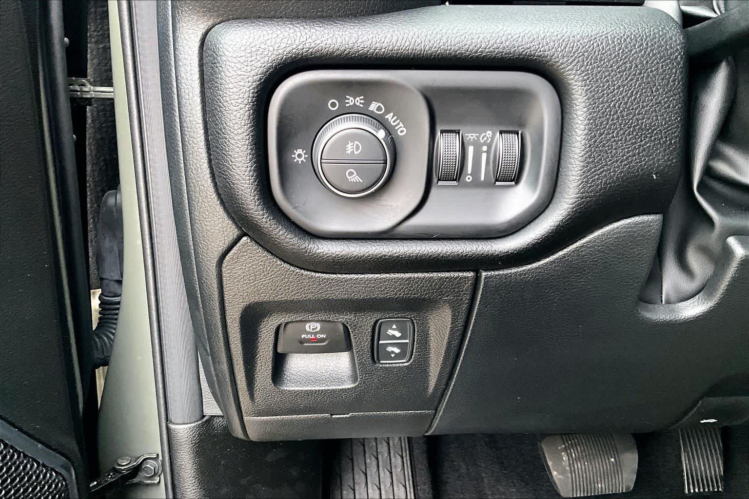 Used 2026 RAM 1500 Laramie AWD/4WD image 36